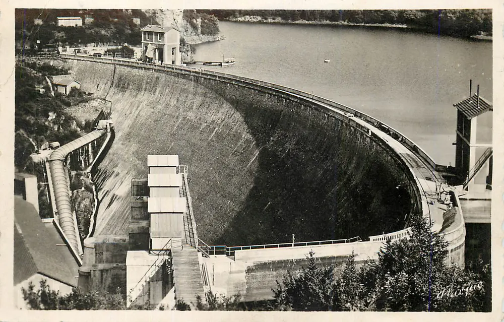 O Barragem d'Éguzon (Indre) — vista panorâmica — Les Éditions Modernes Limoges - Frente