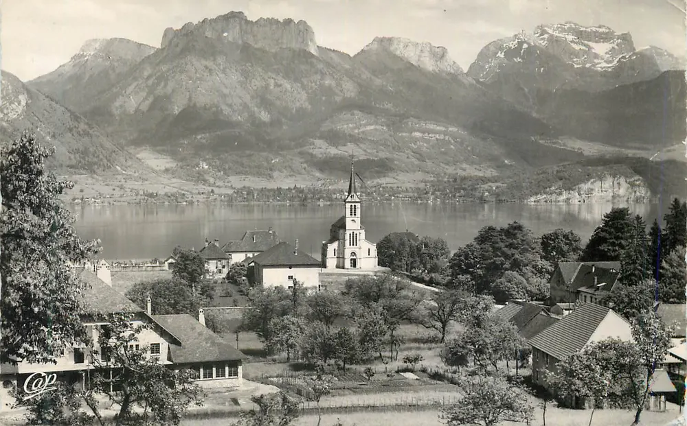 Lago d'Annecy — Visão geral do lago e das montanhas — Réal-Photo - Frente