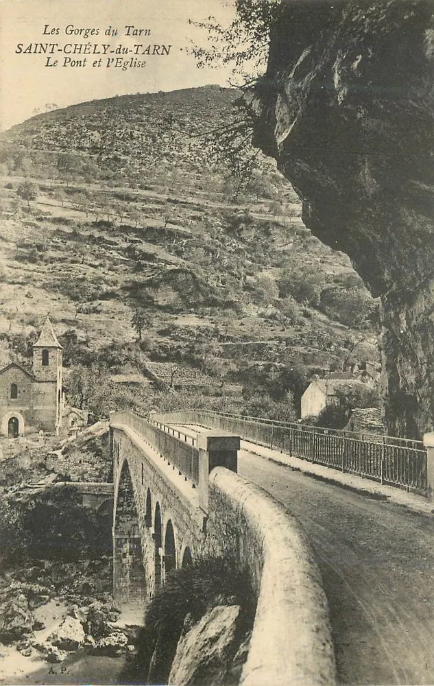 Die Gorges du Tarn — Saint-Chély-du-Tarn — Die Brücke und die Kirche — A.P. - Vorderseite