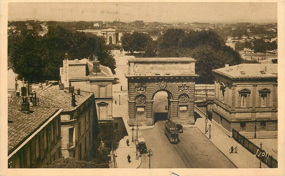 O Arco do Triunfo e o Peyrou — Montpellier — Edições Hérault - Frente