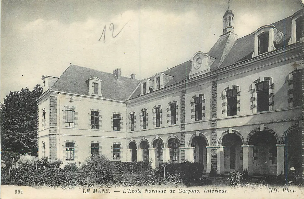 Le Mans — A Escola Normal dos Meninos. Interior. - Frente