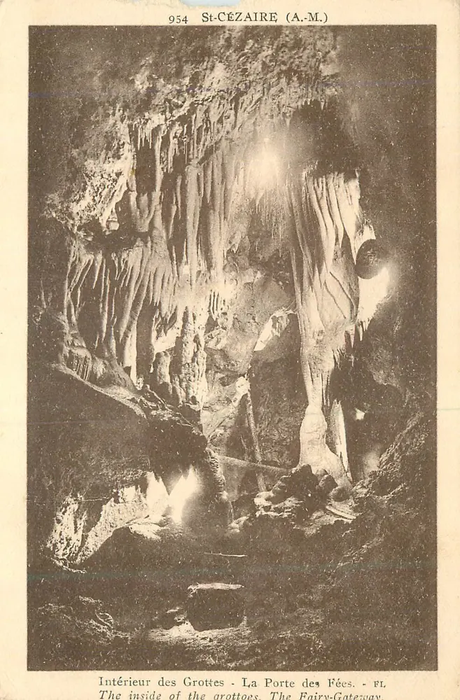 St-Cézaire (A.M.) — Innenansicht der Höhlen — La Porte des Fées — F.L. - Vorderseite