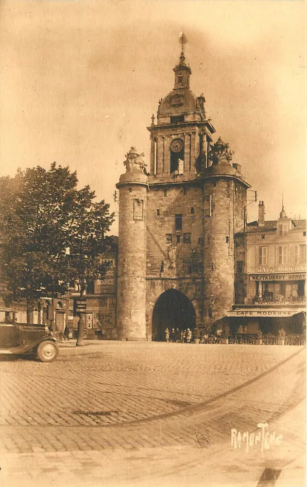 La Rochelle - Porte de la Grosse Horloge — Éditions Artistiques Raymonde Bergevin, n° 17580 - Recto