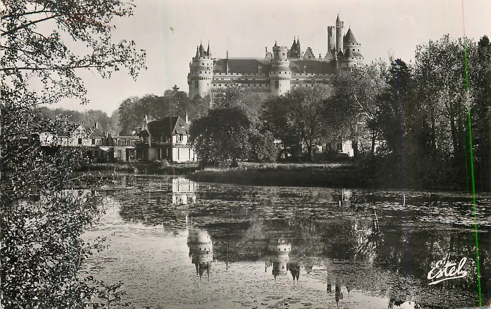 Castelo de Pierrefonds — O Castelo e o Lago — Edições Lavelle & Cie, n° 1452 - Frente
