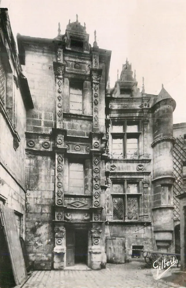 Casa de Saint-Simon XVIe — Angoulême — Éditions Charentaises d'Art A. Gilbert - Frente