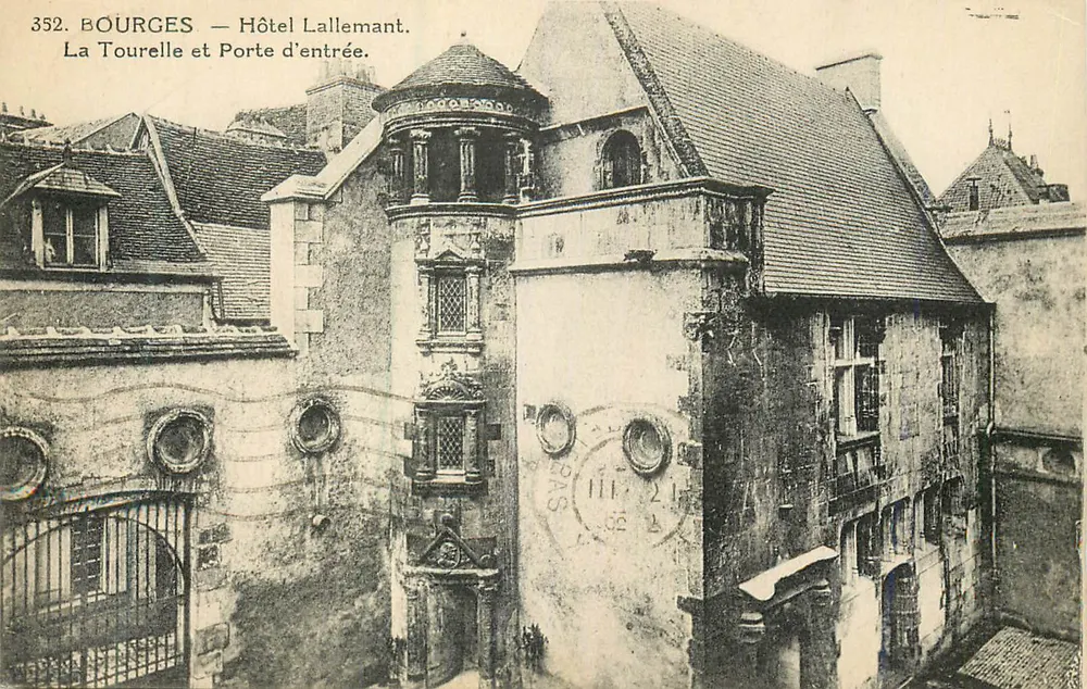 Bourges — Hotel Lallemant. Die Turm und Eingangstor. - Vorderseite