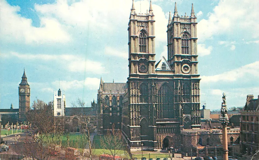 Westminster Abbey, Londres — fundada por Eduardo o Confessador em 1050, editor Avon Ltd. n° P46523 - Frente