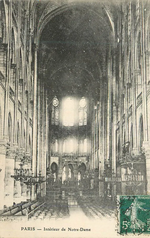PARIS — Interior da Catedral de Notre-Dame — Editor não visível, número de série ilegível - Frente