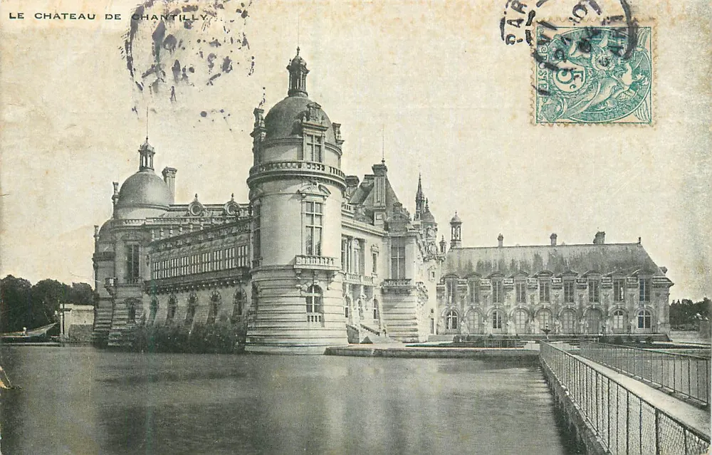 O Castelo de Chantilly — visão do castelo e de seus jardins — editor desconhecido, número de série não visível - Frente