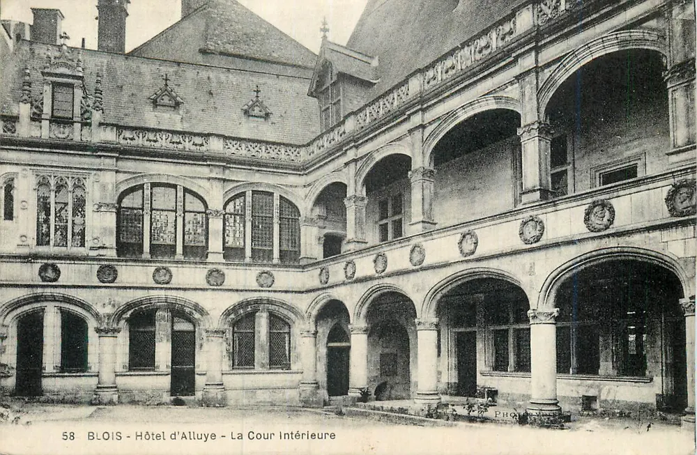 Blois - Hotel d'Alluye - A Sala Interna — Foto n°58 - Frente