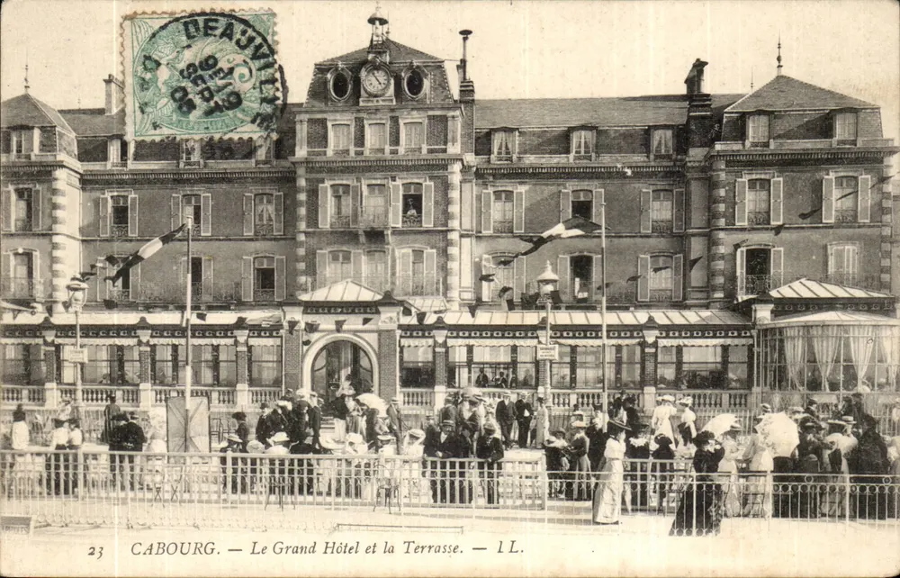 Cabourg — Le Grand Hôtel et la Terrasse — 1 L. - Recto