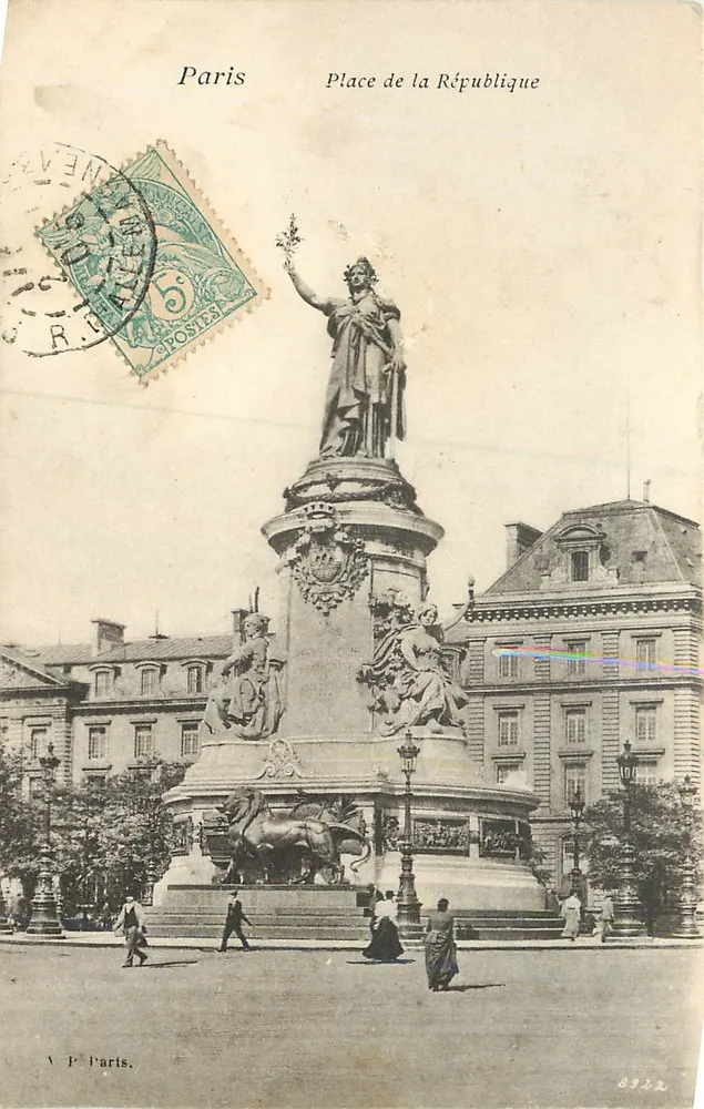 Paris — Praça da República — Monumento da República - Frente