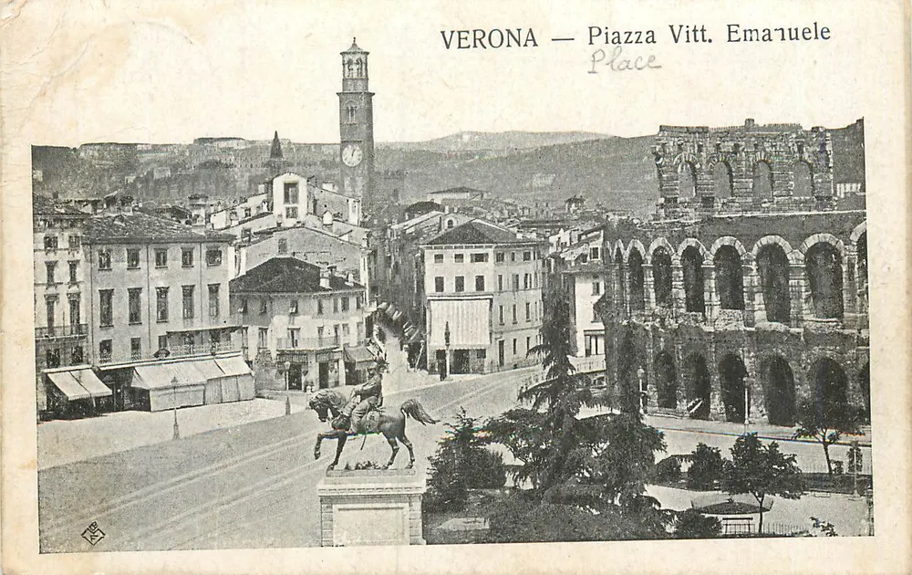 Verona — Piazza Vitt. Emanuele — Piazza - Frente