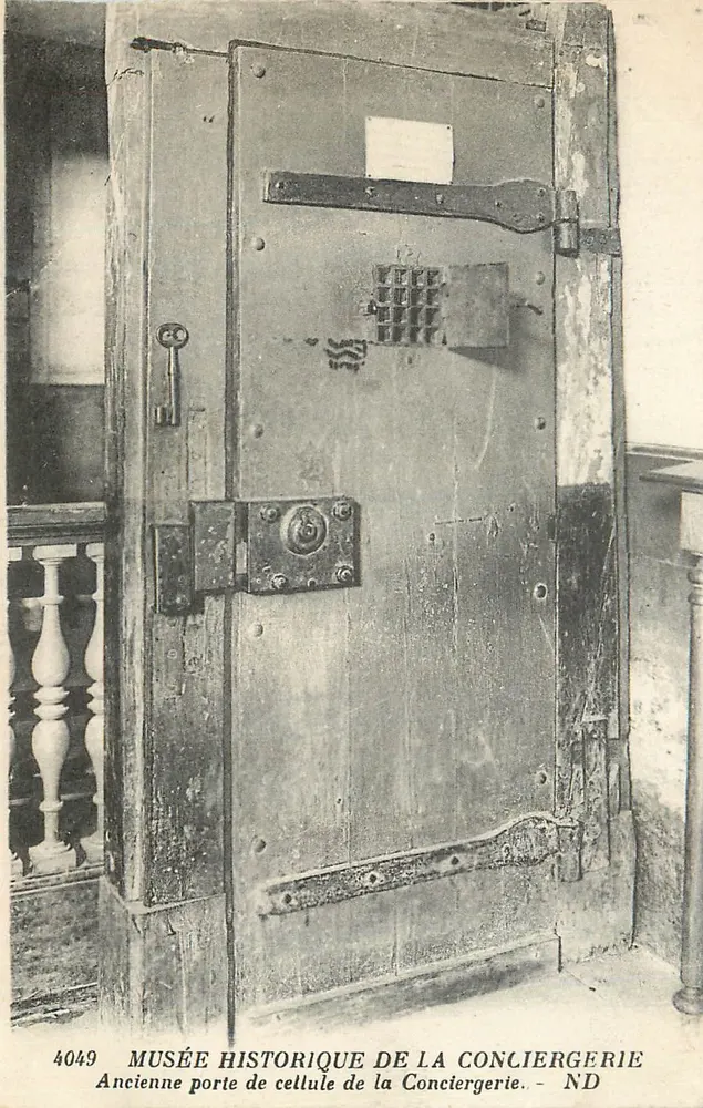 Antiga porta de cela da Conciergerie — Museu Histórico da Conciergerie — n° 4049 - Frente