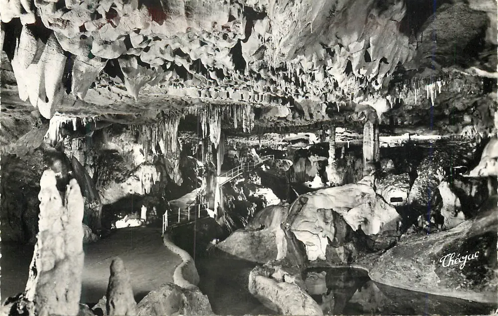 Grutas de Bétharram — A Grande Sala — Théojac - Frente