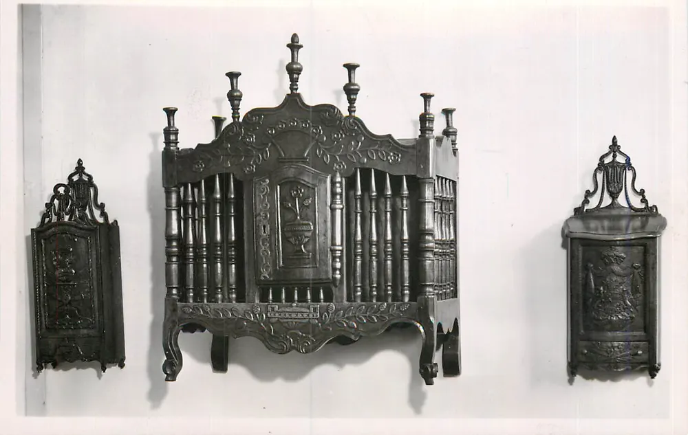 Museum für Kunst und Volksbräuche — Farinière - Panetière - Salzschale — Pays d'Arles — Um 1800 - Vorderseite