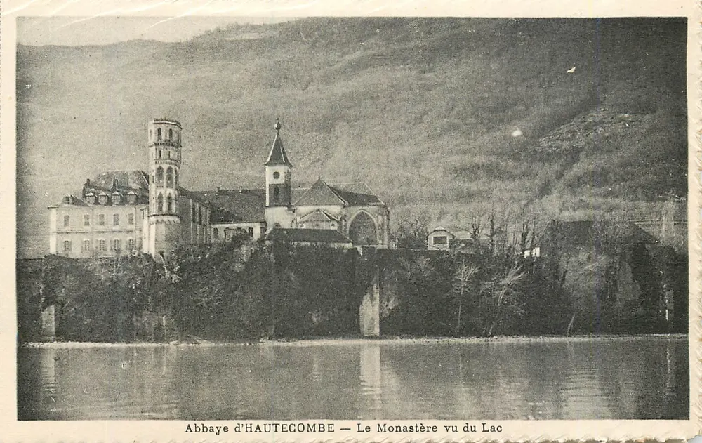 Abbaye d'HAUTECOMBE — Le Monastère vu du Lac - Recto