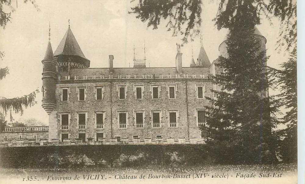 Château de Bourbon-Busset — Façade Sud-Est — Environs de Vichy - Recto
