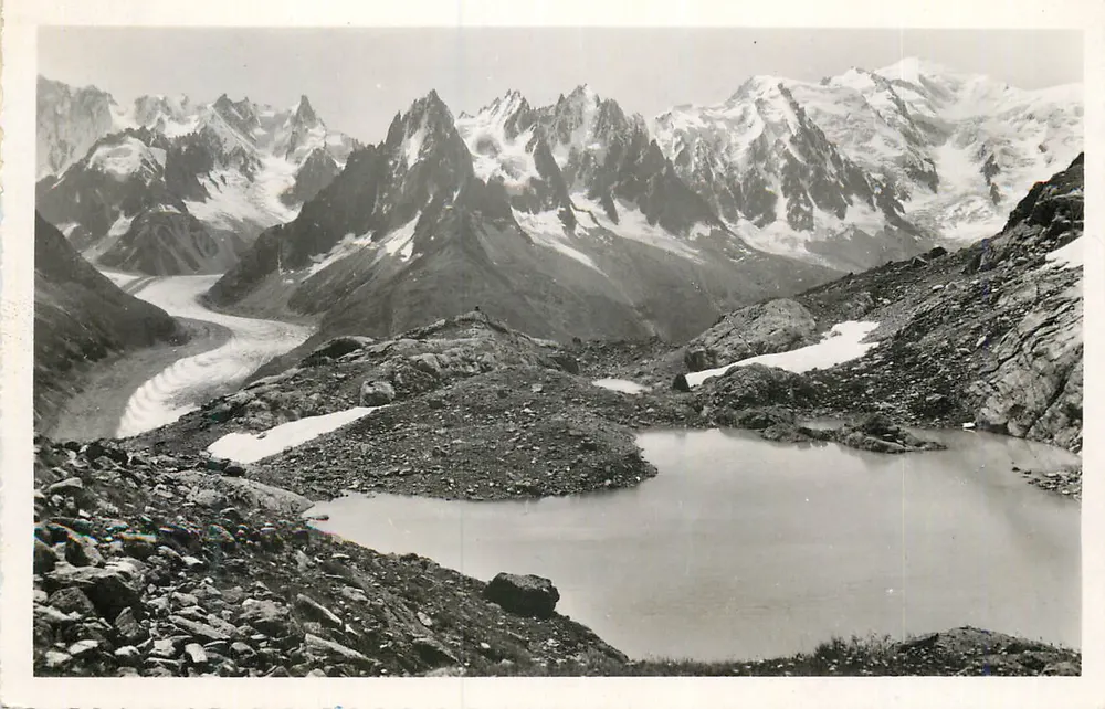Chamonix — Le Lac Blanc et la Chaîne du Mont Blanc — L. Morand, Mégeve - Recto
