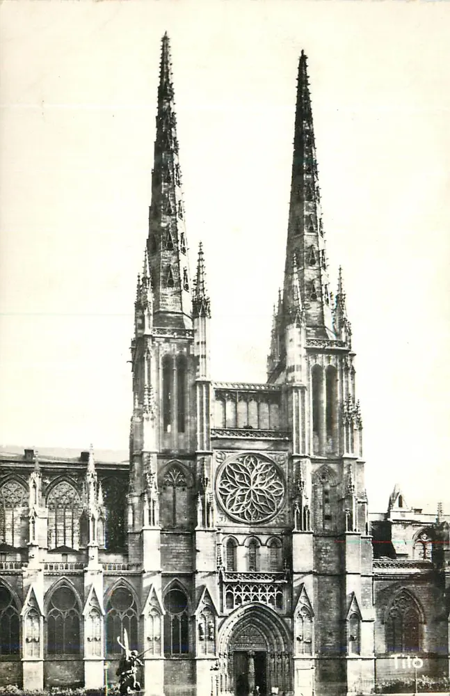 As Flechas da Catedral de São André — Bordeaux — edit. Tito - Frente
