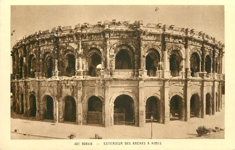 Art Romain — Exterieur des Arènes à Nîmes - Recto