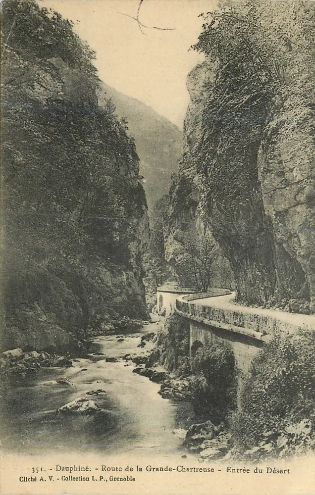 Entrée du Désert — Route de la Grande-Chartreuse — Cliché A.V. — Collection L.P., Grenoble - Recto