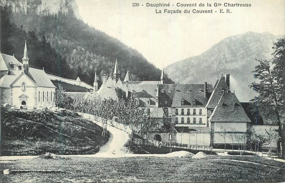 Dauphiné - Convento da Grande Chartreuse - A Fachada do Convento - É.R. n°230 - Frente