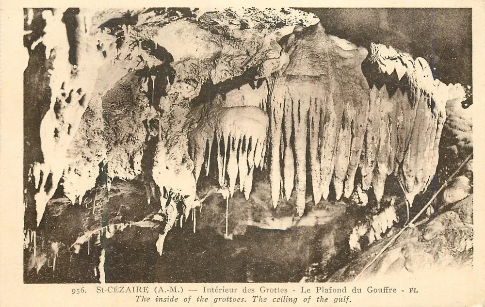 St-Cézaire (A.M.) — Innenansicht der Höhlen - Die Decke des Gouffres - F.L. - Vorderseite