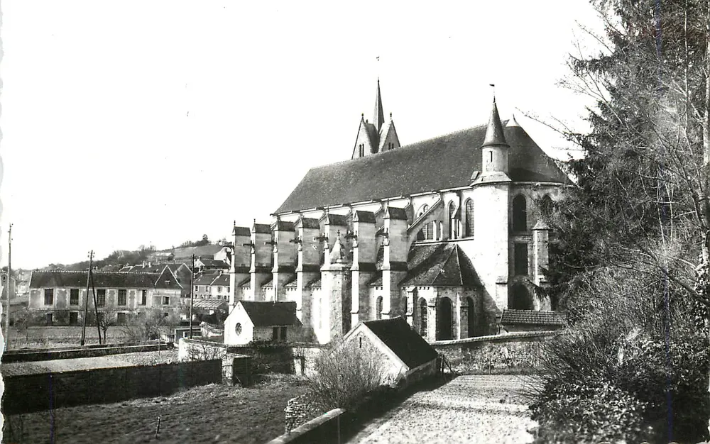 La Chapelle-sur-Crecy — Kirche des 13. und 14. Jahrhunderts — S & M - Vorderseite