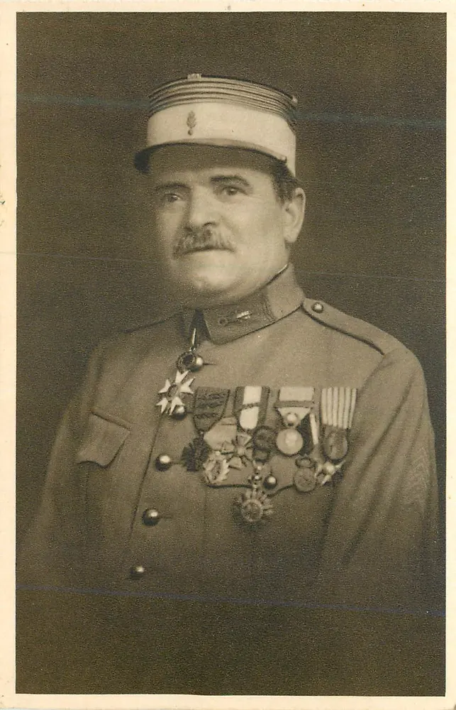 O Coronel RAYNAL — Comandante do Forte de Vaux — Les Éditions Lorraines - Verdun - Frente