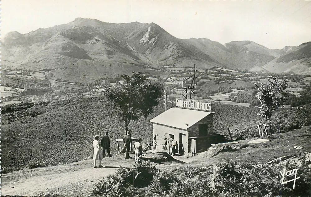 Lourdes-Höhle — Zugang zum Seilbahn — Authentische Fotografie - Vorderseite