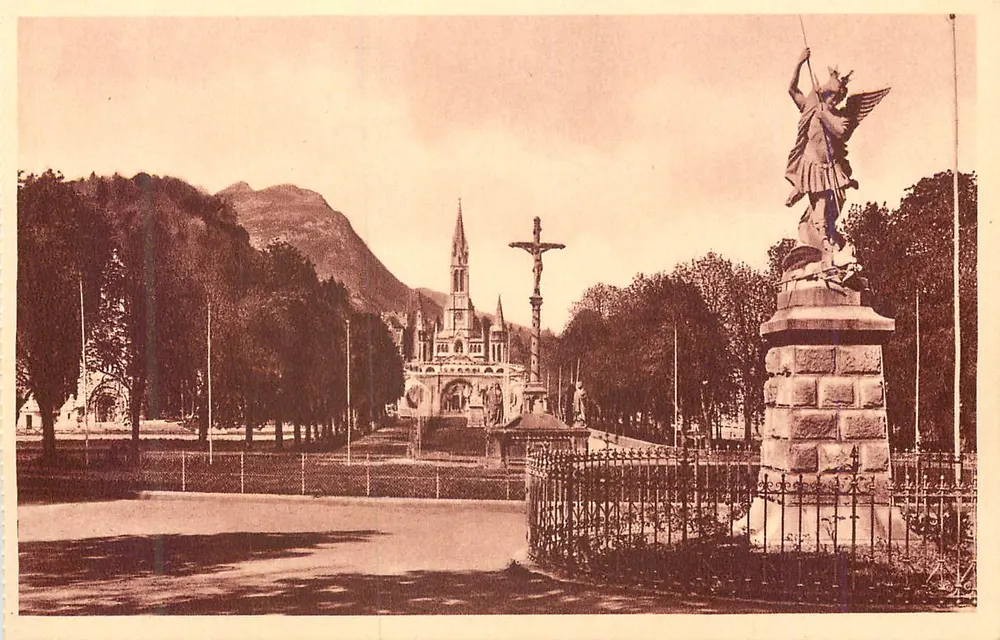 Lourdes — Saint-Michel, die Kreuz der Bretonen und die Basilika — Edition P. Doucet, Lourdes - Vorderseite