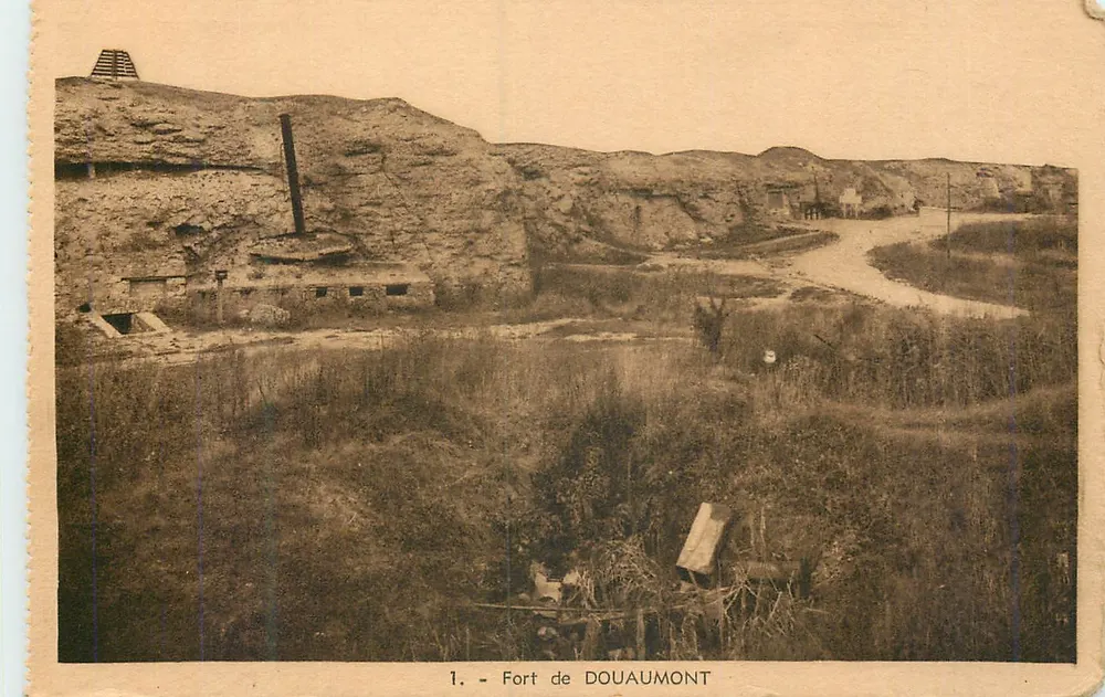 Fort Douaumont — view of the destroyed fort — Edition Verdun - Front