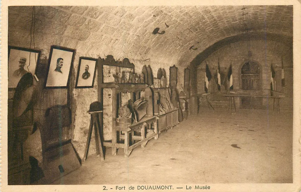 Fort de DOUAUMONT — O Museu - Frente