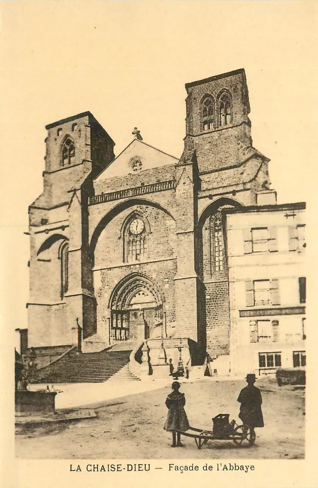 La Chaise-Dieu — Fachada da Abadia - Frente