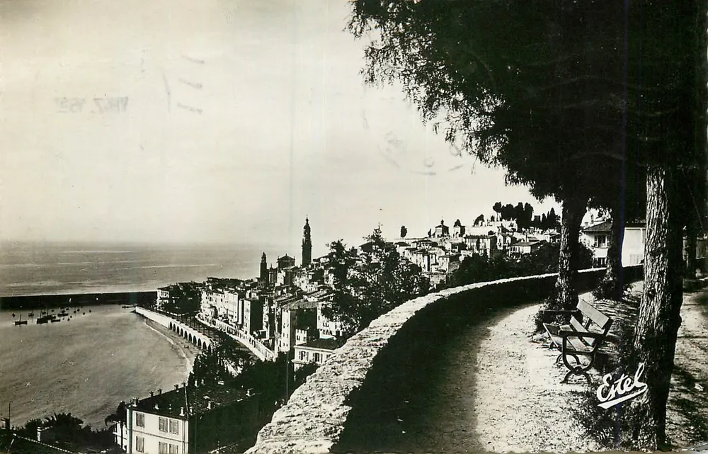 Menton — La Vieille Ville et le Boulevard Garavan — Éditeur Etel - Recto