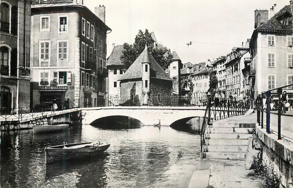 Canal du Thiou et Palais de l'Isle — Annecy (Haute-Savoie) — Éditions du Globe - Recto