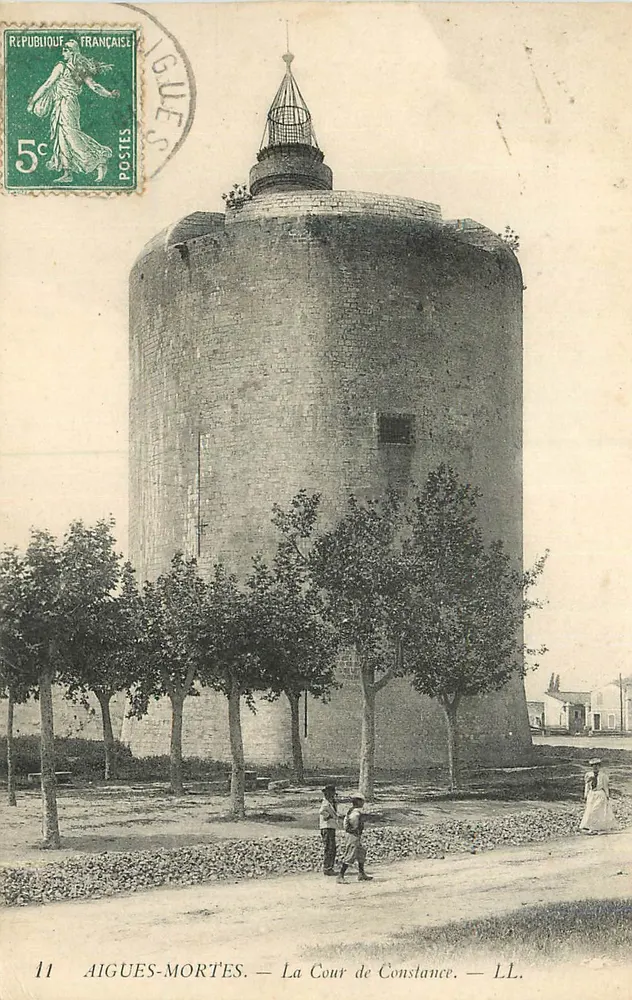 Aigues-Mortes — A Cour de Constance — LL. - Frente