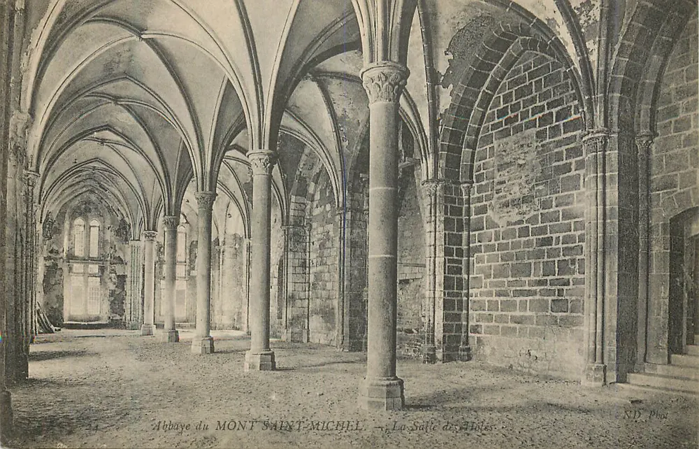 Abadia do Monte Santo Michel — A Sala dos Thôles — ND Phot - Frente