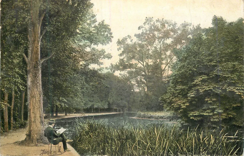 Bois de Boulogne — homem lendo perto de um lago — editor Josèn h. n°50 - Frente