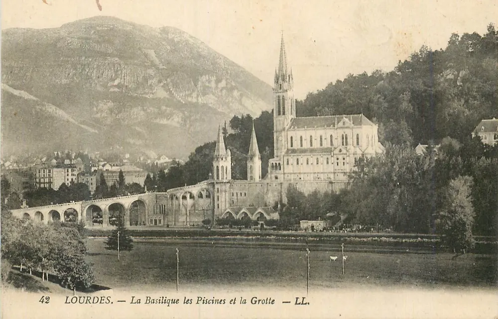 Lourdes — La Basilique, les Piscines et la Grotte — LL. - Recto
