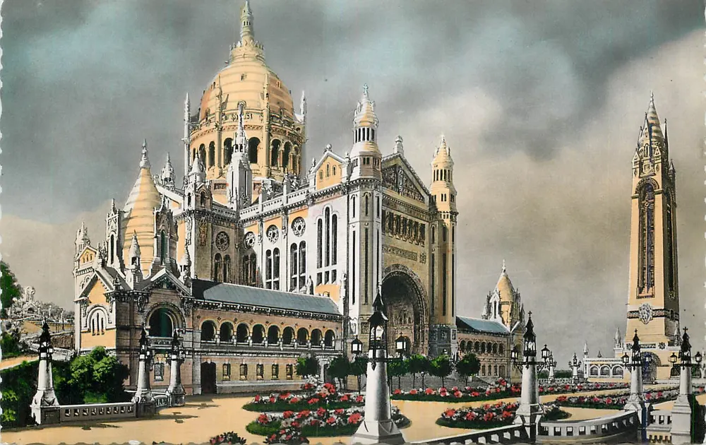 Basílica de Lisieux — Panorama geral — Fabricação Centro Mundial de Pietade e Turismo - Frente