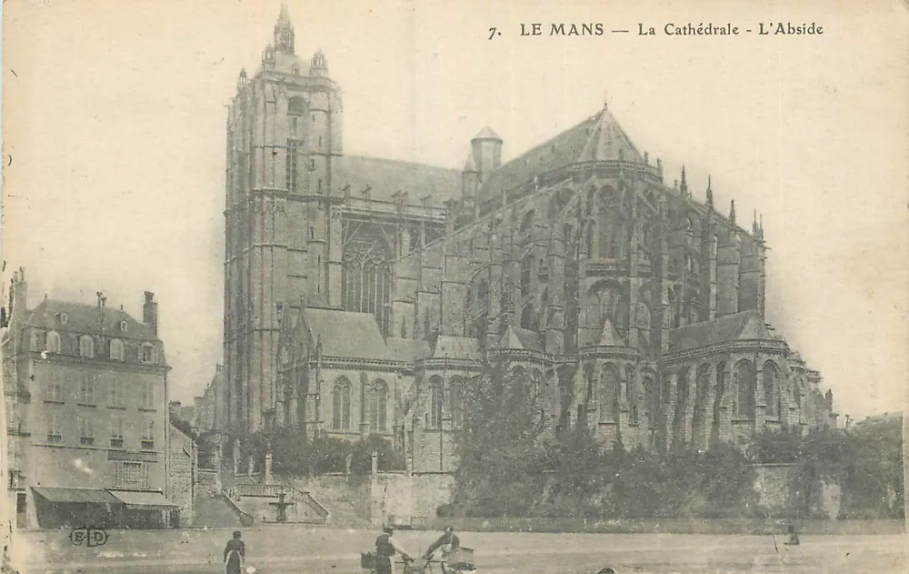 Le Mans — A Catedral — A Abside - Frente
