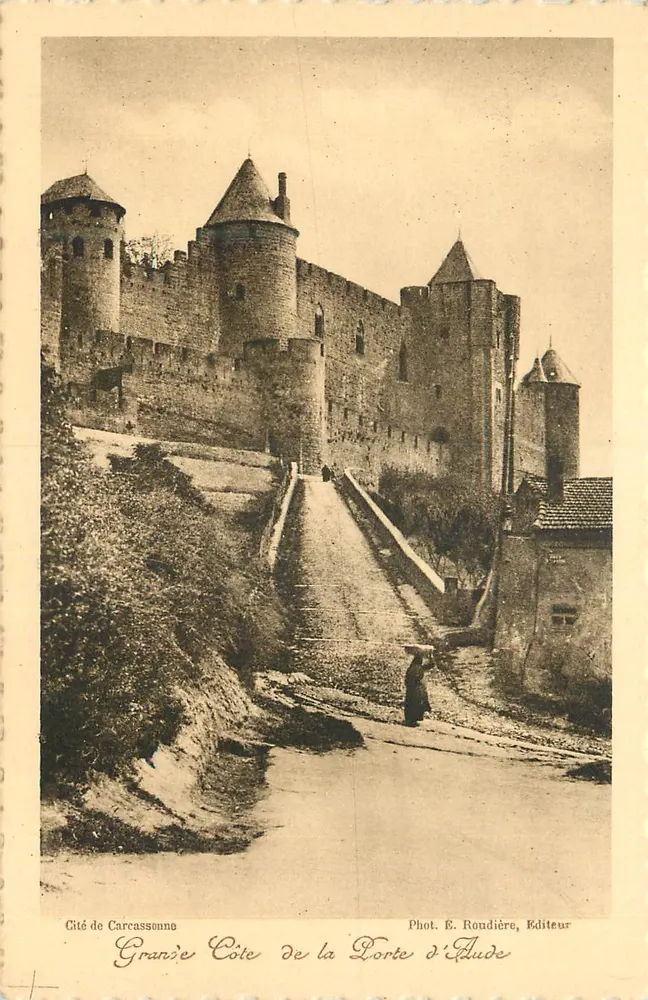 Cité di Carcassonne — Grande Côte della Porta d'Alude — Fot. E. Rondière, Editore Carcassonne - Recto