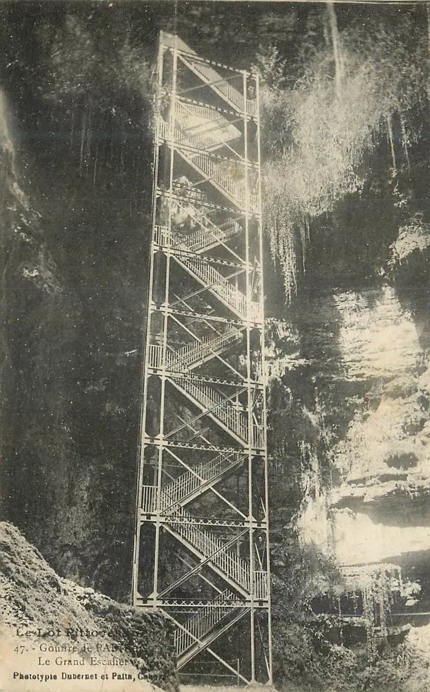 O Grande Escalador — Abismo de Padirac, Lot — Fototipia Dubernet e Palta, n°47 - Frente