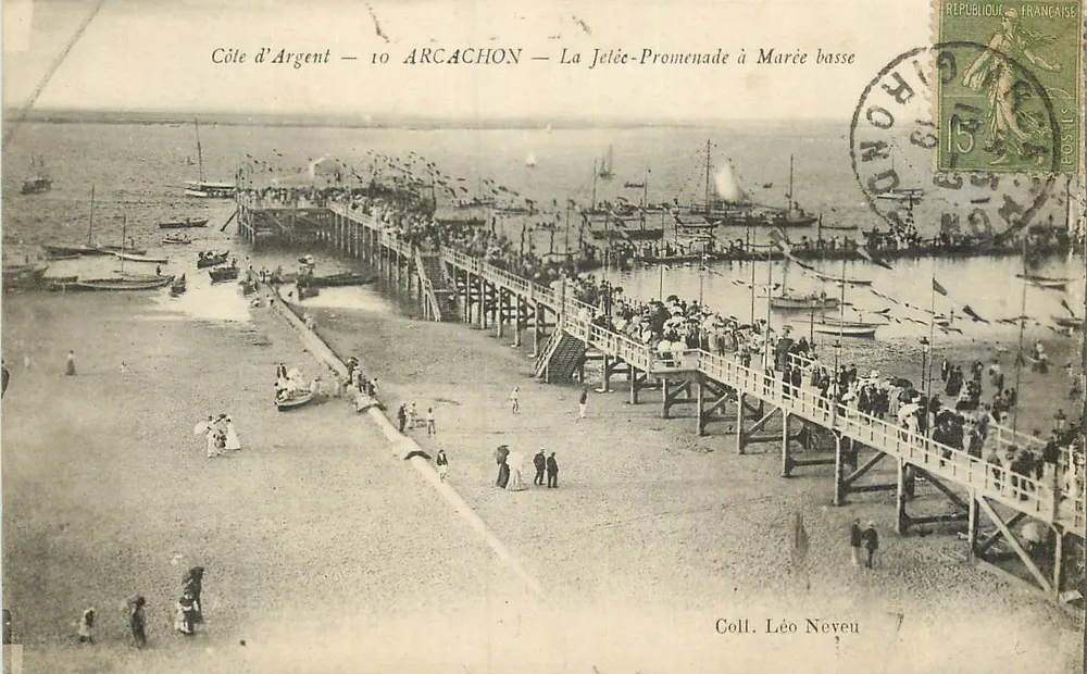 Costa de Prata — Arcachon — A Ponta de Pedra-Passeio com Maré Baixa — Coleção Léo Neveu - Frente