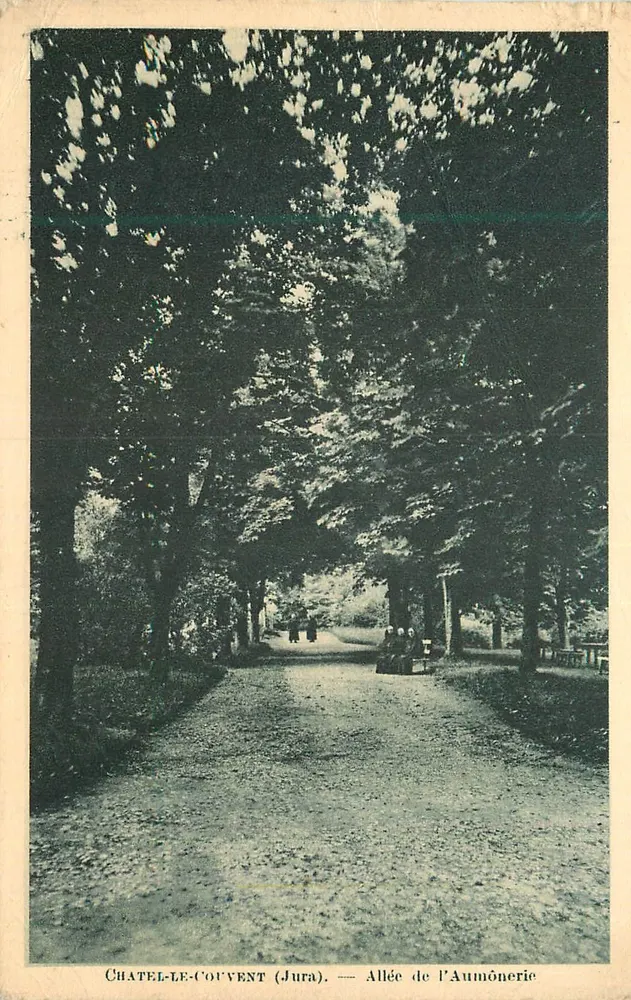 Châtel-le-Couvent (Jura) — Avenida da Aumôneria - Frente
