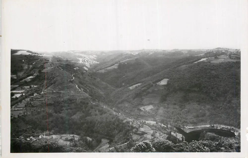 Lapeyrugue (Cantal) — Panorama über das Tal des Goul — Éditions MYS, Agen - Vorderseite