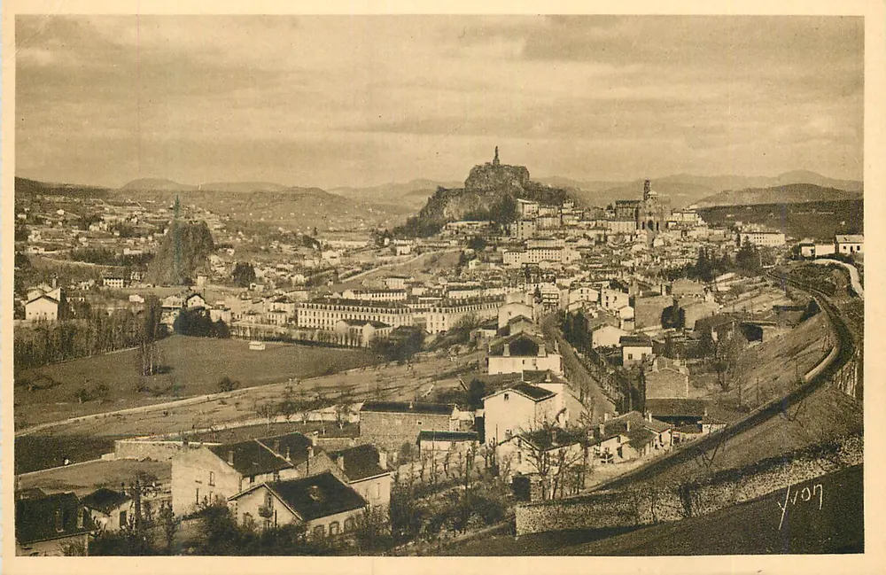 Le Puy (Haute-Loire) — Vista geral — Edições de Arte YVON, n°30 - Frente