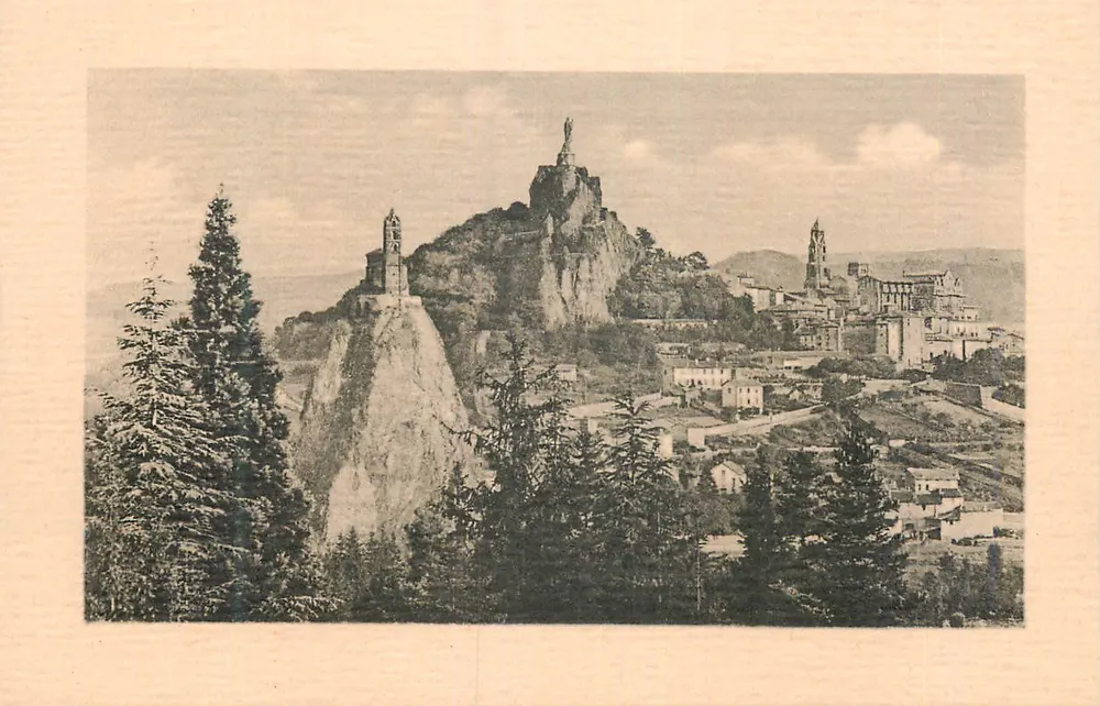 Le Puy — Vue prise à travers les pins — Lévy, Imp. Paris - Recto